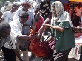 Výsledky útoku skupiny Šabáb v somálském Mogadišu.