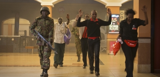 Keňské armádě se již podařilo osvobodit téměř všechna rukojmí.