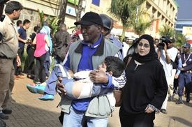 Nairobi, lidé prchající z místa útoku.