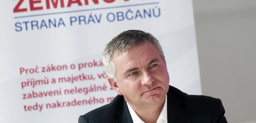 Podle předvolebního průzkumu České televize by se Strana práv občanů Zemanovci do Poslanecké sněmovny nedostala.