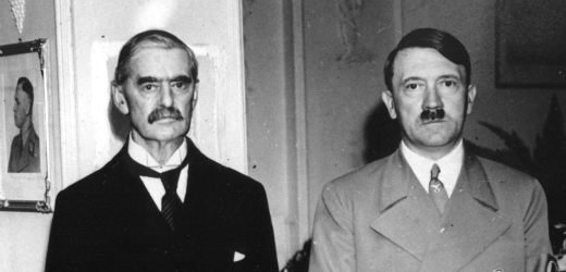 Neville Chamberlain a Adolf Hitler.