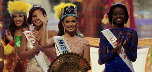 Miss Filipíny a Miss World Megan Youngová (uprostřed).