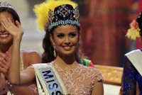 Miss Filipíny a Miss World Megan Youngová (uprostřed).
