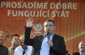 Místopředseda ČSSD Lubomír Zaorálek na mítinku.