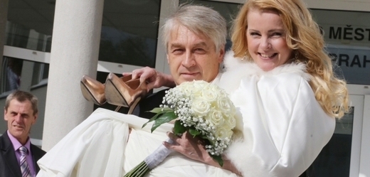 Iveta Bartošová se svým manželem Josefem Rychtářem.