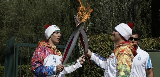 Zapalování pochodně pro olympiádu v Soči.
