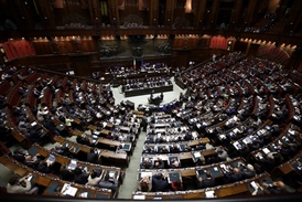 Poslanecká sněmovna vyslovila, stejně jako Senát, vládě Enrica Letty důvěru.