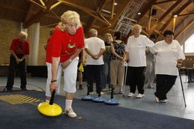 V Česku se pravidelně pořádá Parkinsoniáda - sportovní hry nemocných Parkinsonovou nemocí.