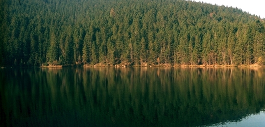 Pohled na Čertovo jezero.
