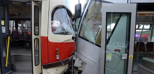 Při srážce tramvají v Kobylisích byla zraněna těhotná žena (ilustrační foto).