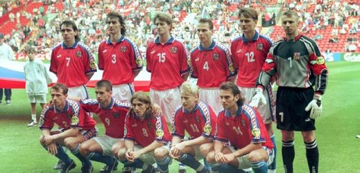 Národní tým v roce 1996 dosáhl na Euru v Anglii historický úspěch, ale cesta na šampionát byla velmi trnitá.
