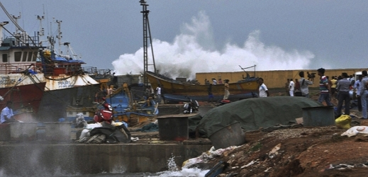 Kvůli cyklonu Phaili v Indii evakuovali více než milion obyvatel.