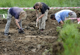 Archeologové v Dobroníně nalezli kosterní pozůstatky německého obyvatelstva.