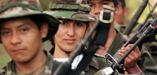 Ženské bojovnice FARC si s muži v boji nijak nezadají.