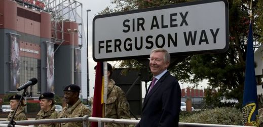 Sir Alex Ferguson u cedule se svým jménem.