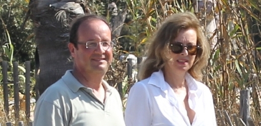 Françoise Hollande se svou partnerkou Valerií Trierweilerovou v Brégançonu pobýval loni v srpnu.