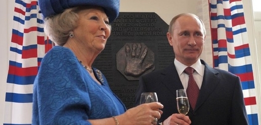 Ruský prezident Putin a nizozemská královna Beatrix v Haagu.