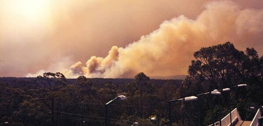 Austrálie kvůli lesním požárům vyhlásila stav ohrožení