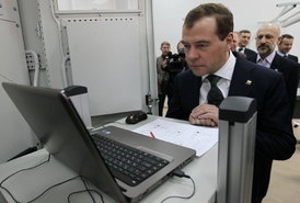 Vidím tě! Ruský premiér Medveděv.