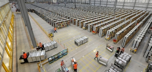 Amazon otevře v Česku dvě distribuční centra (na snímku centrum v Británii).