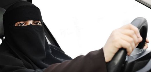 V Saúdské Arábii mají ženy zákaz usednout za volant (ilustrační foto). 