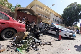 Bomba poškodila 12. října švédskou a finskou ambasádu v Libyi.
