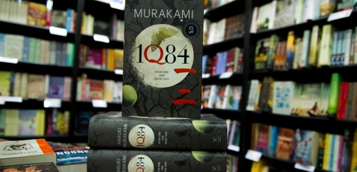 Knihománie představí i poslední díl kultovní trilogie Harukiho Murakamiho 1Q84.