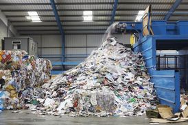 Řešením problémů s odpadem je důsledné třídění a recyklace.