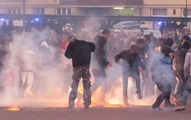 Účastníci mítinku krajně pravicové DSSS se 27. září střetli s policií poté, co vyrazili k převážně romské ubytovně v Ostravě.