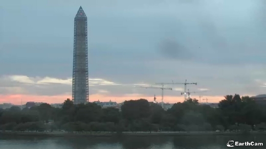 Pod lešením je schovaný i Washingtonův monument.