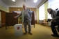 Karel Schwarzenberg snad tentokrát volil správně - v prezidentské volbě v zimě si popletl papíry.