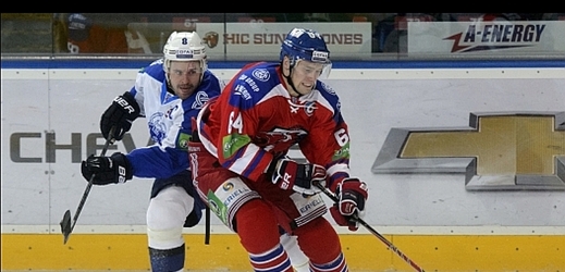 Jiří Sekáč (vpravo) dal jediný gól Lva na ledě Čerepovce.