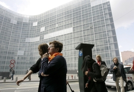 I kvůli přítomnosti pracovníků institucí EU je Brusel kosmopolitním městem. V pozadí budova Evropské komise Berlaymont.