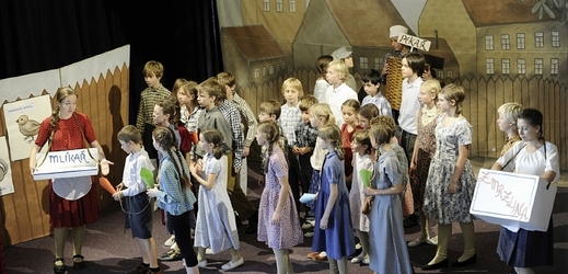 Dětská opera Brundibár se před dvěma lety hrála i ve zdech Terezína, kde měla v roce 1943 premiéru.