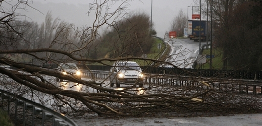 Západní a severní Evropu zasáhla mohutná větrná smršť, která zkomplikovala dopravu (ilustrační foto).