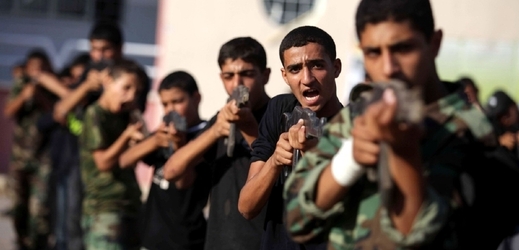 Bojový výcvik mladých islamistů (ilustrační foto).