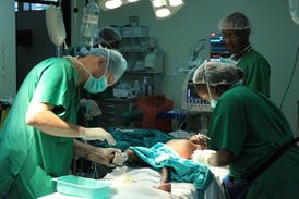 Pohled na operační sál v Mater Hospital.