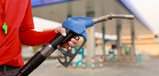 Distributoři benzínu museli do pátku zaplatit 20 milionovou kauci (ilustrační foto).