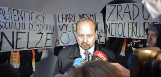 Jeroným Tejc možná přijde o svou funkci předsedy poslaneckého klubu ČSSD.