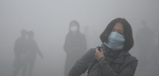 Vysoká míra znečištění ovzduší je v Číně velký problém (ilustrační foto).