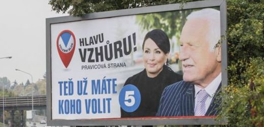 Předvolební plakáty hnutí Hlavu vzhůru s exprezidentem Václavem Klausem.