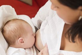 Během kojení by matka měla mít dostatečný přísun kyseliny DHA, tedy minimálně 250 miligramů.
