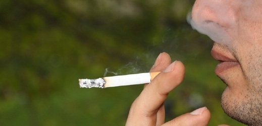 Evropský parlament vydal směrnici, která má za cíl snížit počet kuřáků (ilustrační foto).