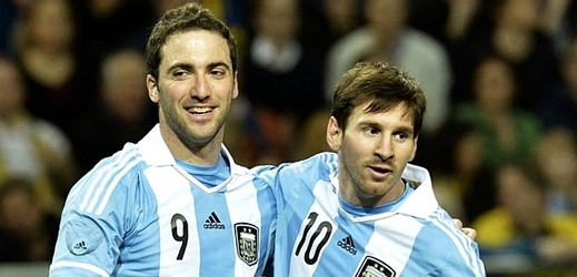 Dvě největší hvězdy Argentiny - Lionel Messi (vpravo) a Gonzalo Higuain.