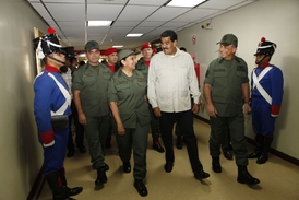 Prezident Maduro na návštěvě vrchního armádního velitelství. 
