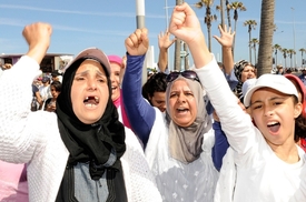 Maročanky protestují v Casablance proti sexuálnímu násilí.
