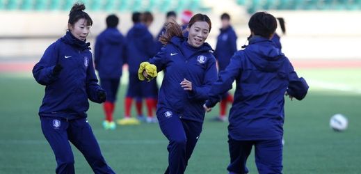 Kvůli spekulacím o skutečném pohlaví jedné z nejlepších hráček možná nezačne v Jižní Koreji fotbalová liga žen (ilustrační foto). 
