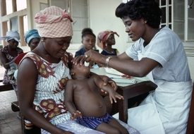 Kampaň WTO proti dětské obrně ve Freetownu.