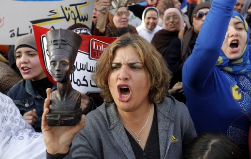 Rozzlobené Egypťanky na demonstraci naMezinárodní den žen.