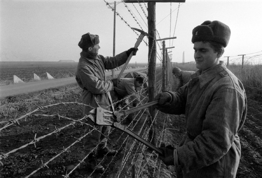 Přichází svoboda. Stříhání plotu na československo-rakouské hranici roku 1969.